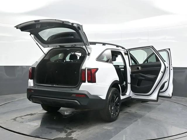 Used 2023 White Kia X-Line S image 29