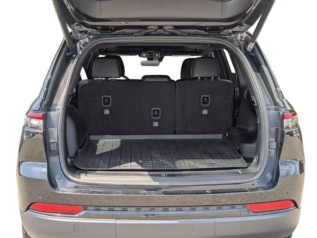 Used 2025 Black Jeep Altitude X image 9