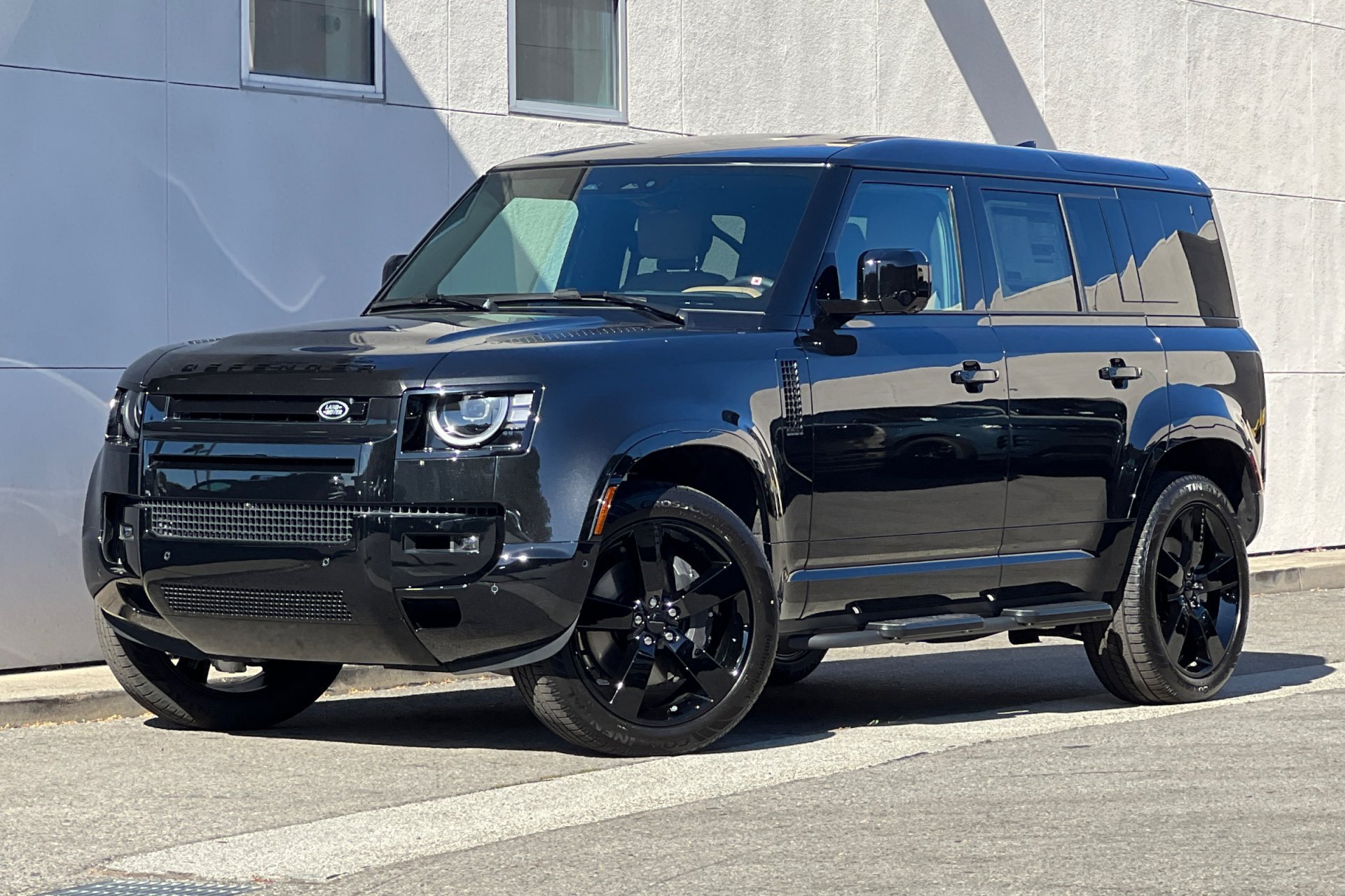 New 2026 Santorini Black Land Rover X-Dynamic SE image 1