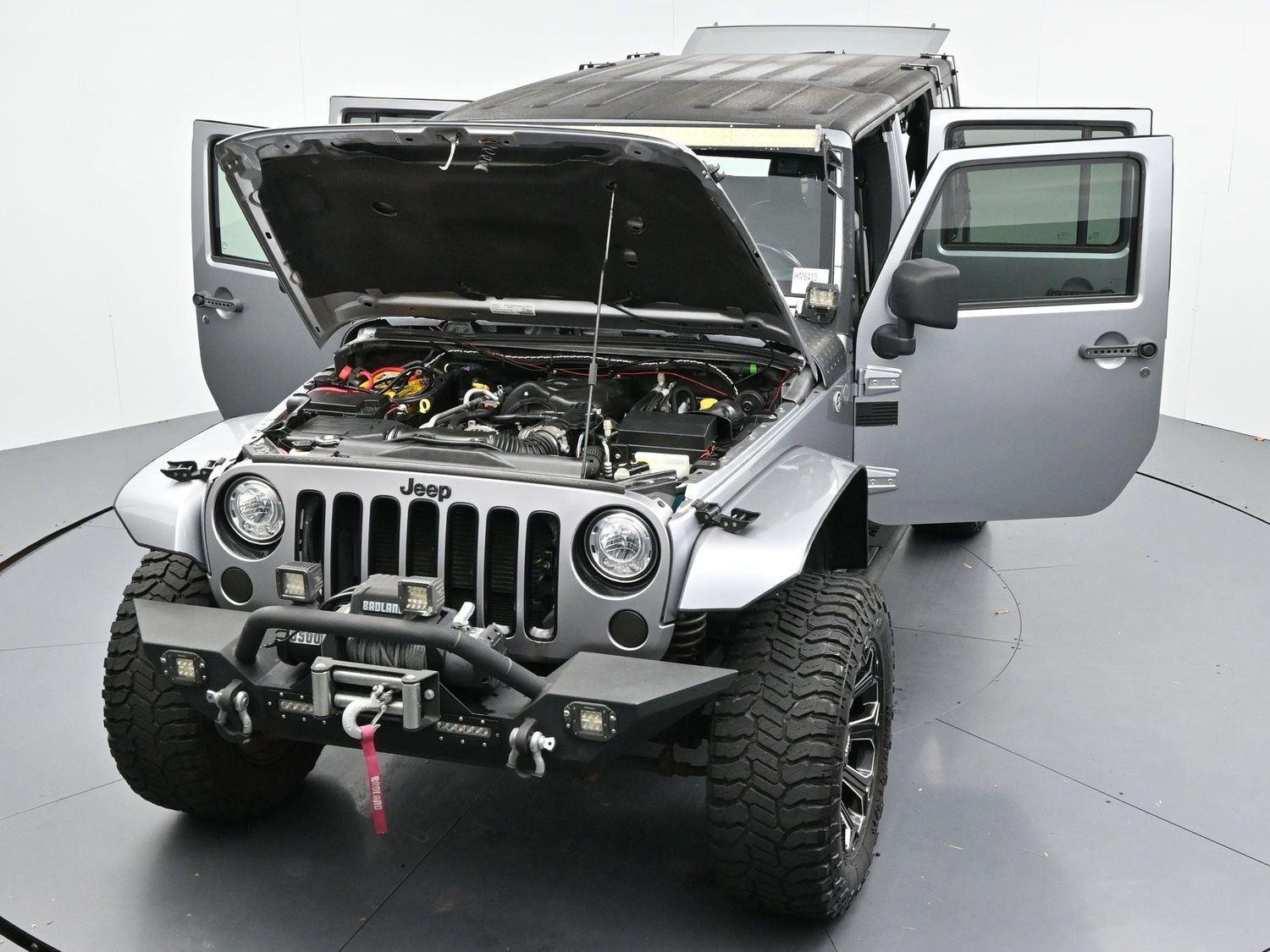 Used 2017 Billet Silver Metallic Clearcoat Jeep Smoky Mountain image 46