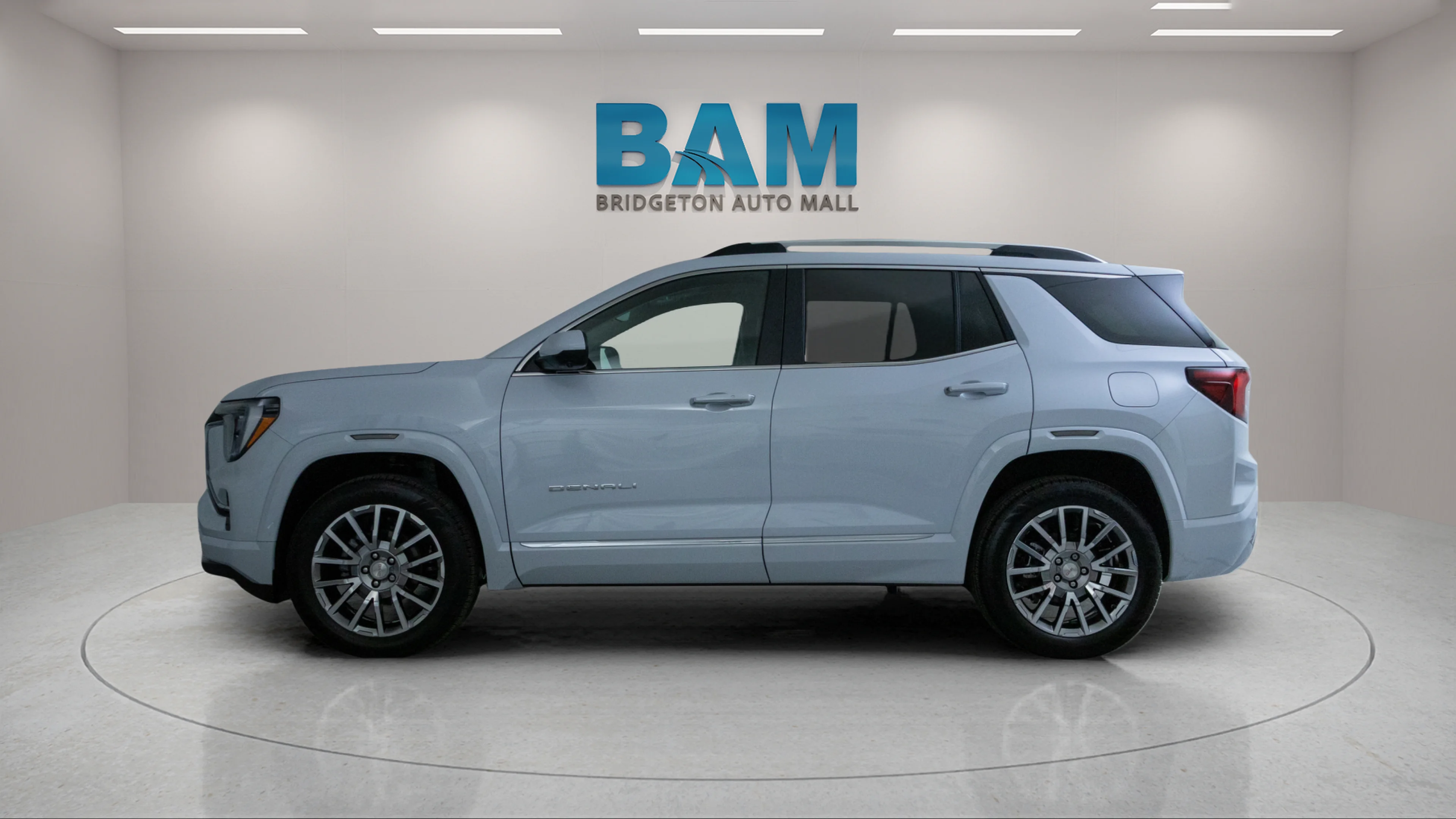 Used 2027 Glacier White Tricoat GMC AWD Denali image 4