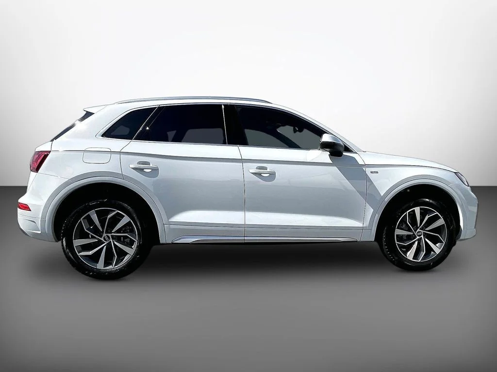 Used 2023 Glacier White Audi 45 S line Premium image 8