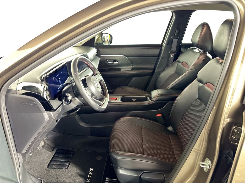 Used 2025 Bronze Metallic Nissan SR image 11