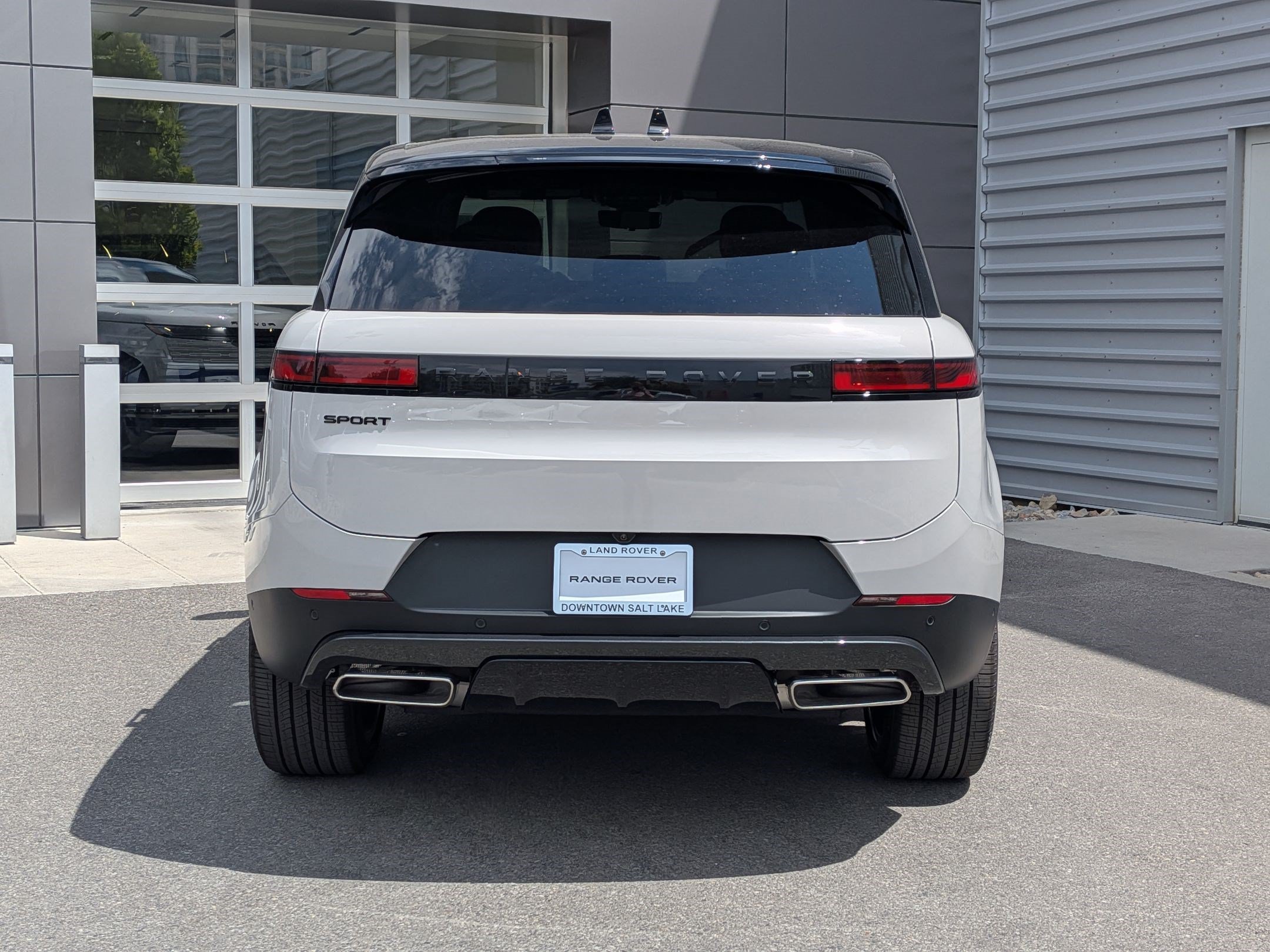 New 2026 Borasco Grey Land Rover P360 SE image 7