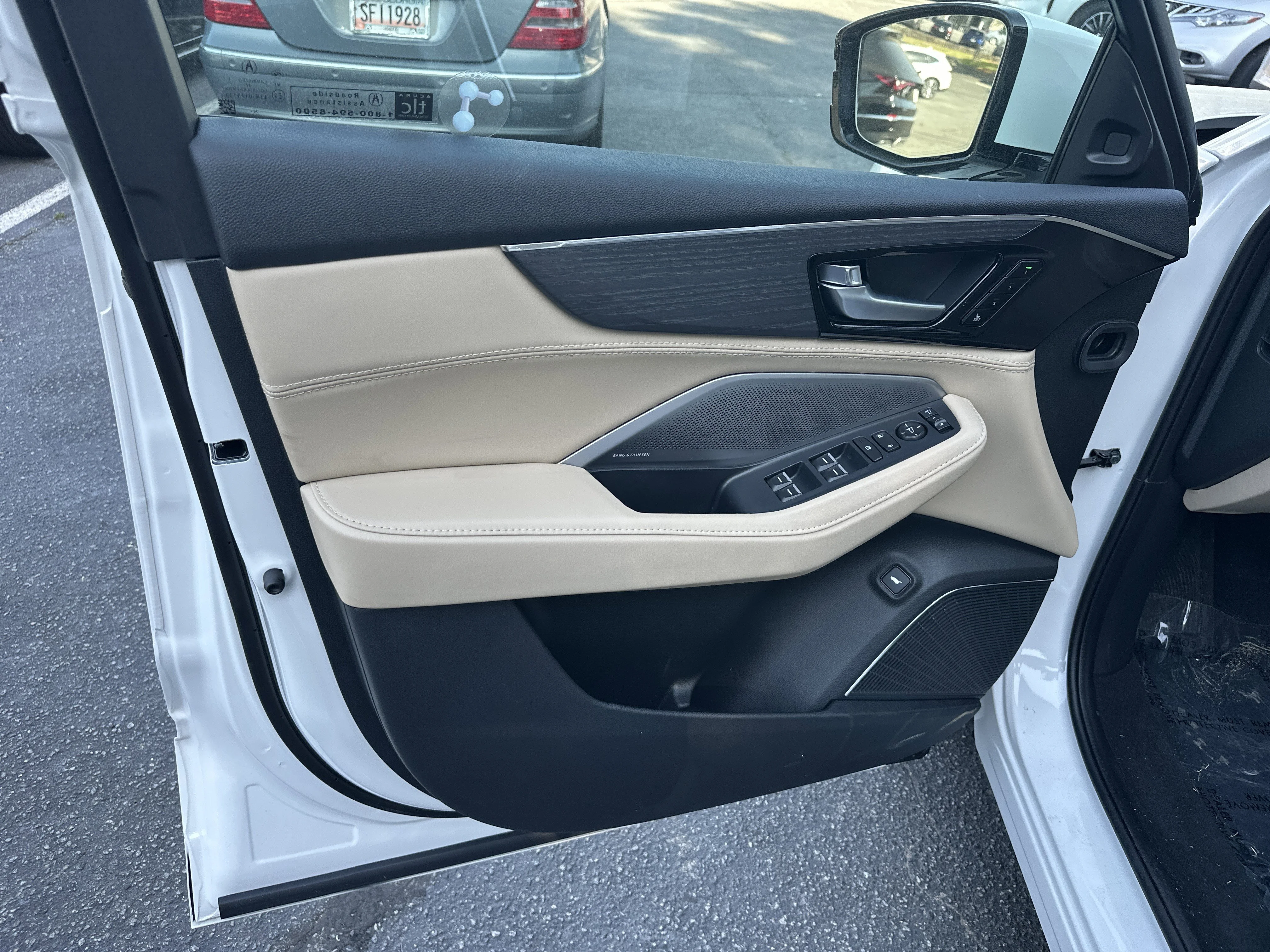 New 2026 White Acura w/Advance Package image 10