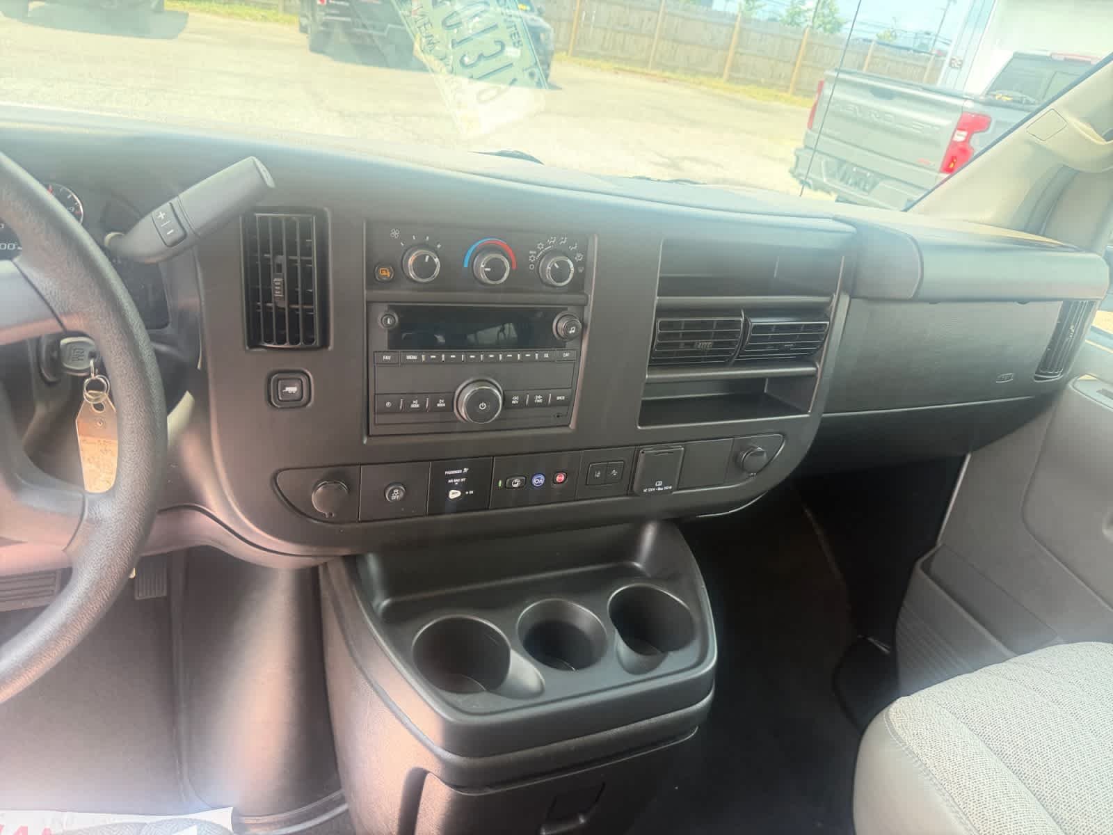 Used 2025 Summit White Chevrolet LT image 17