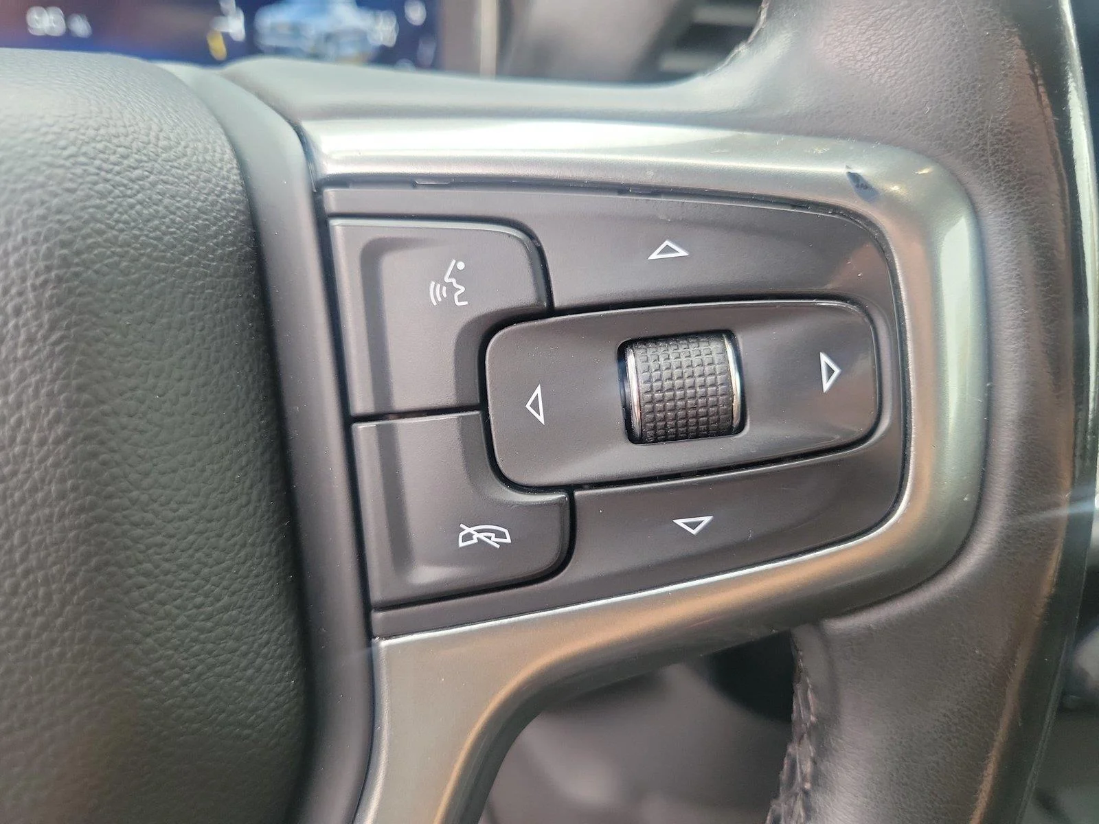 Used 2023 Summit White Chevrolet LT (2FL) image 26