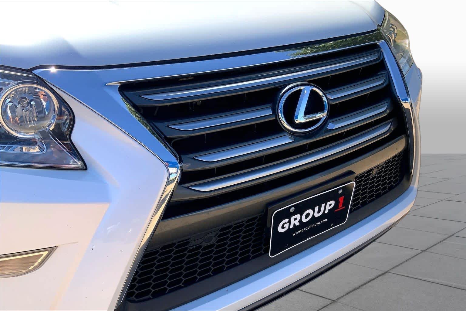 Used 2015 Starfire Pearl Lexus  image 30