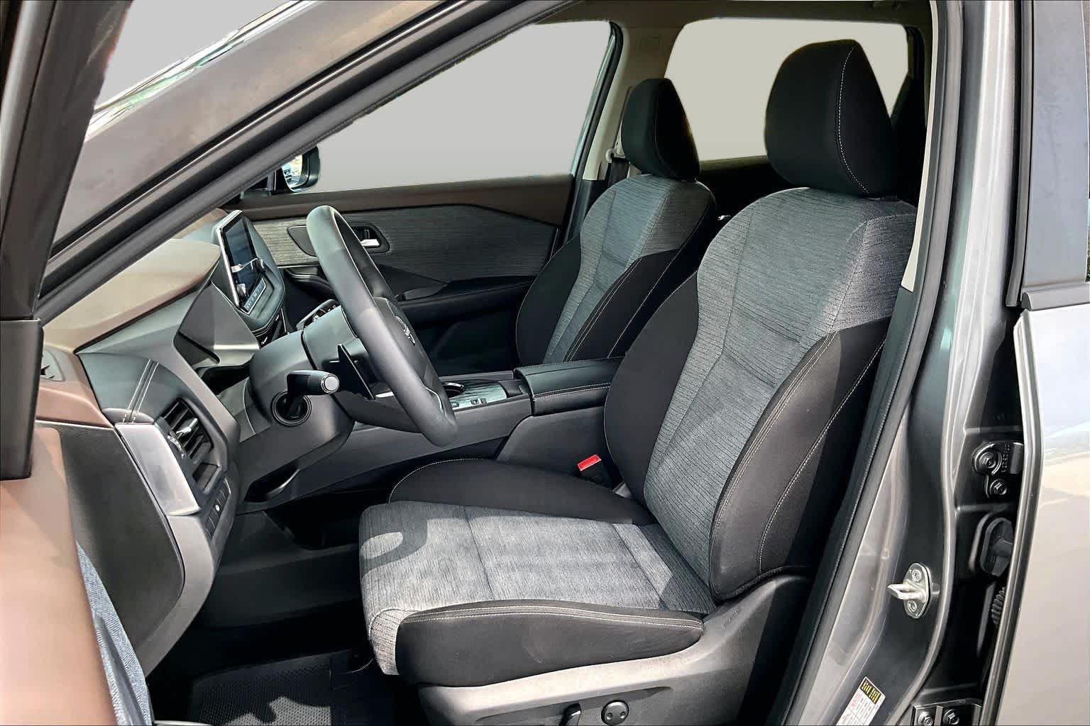Used 2023 Gun Metallic Nissan SV image 8