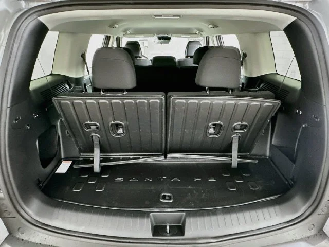 New 2027 Silver Hyundai SE image 21