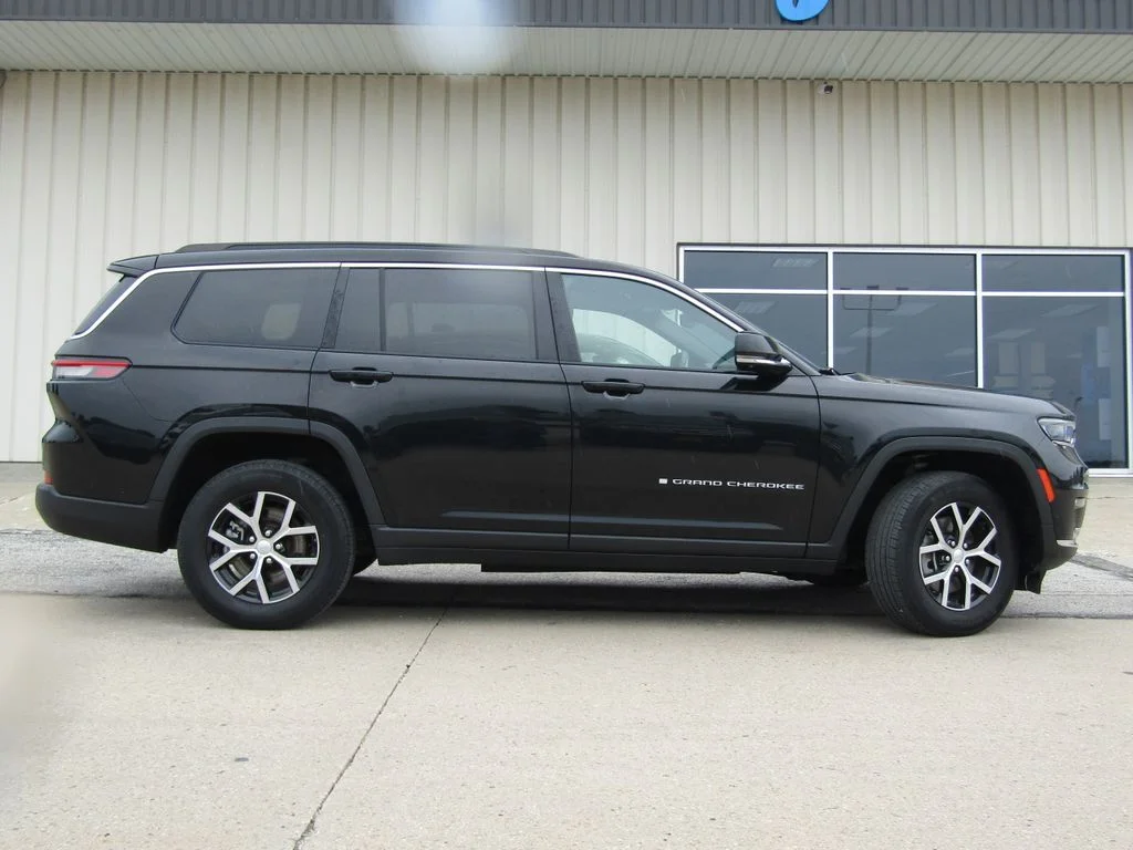 Used 2024 Jeep Grand Cherokee L Limited with VIN 1C4RJKBG1R8534651 for sale in Kansas City