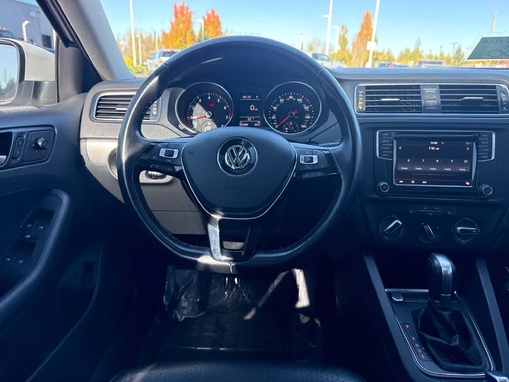 Used 2017 White Volkswagen 1.4T SE image 7