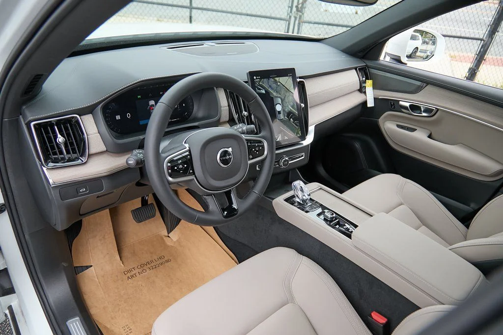 2026 Volvo XC90 Plus - Photo 12