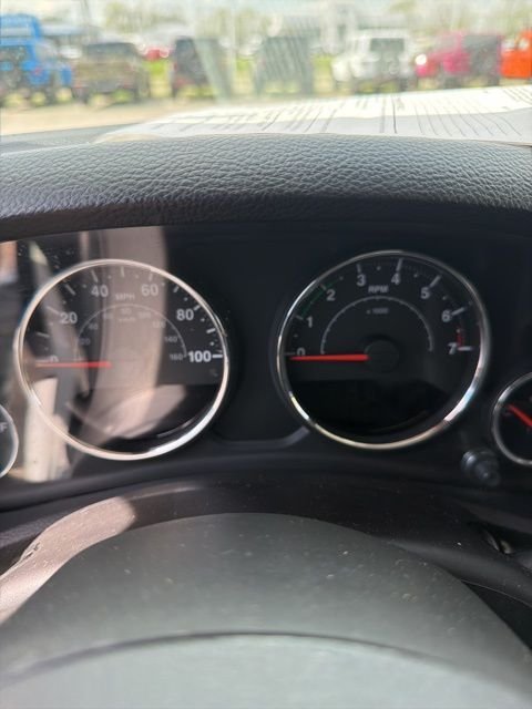 Used 2013 White Jeep Sahara image 25