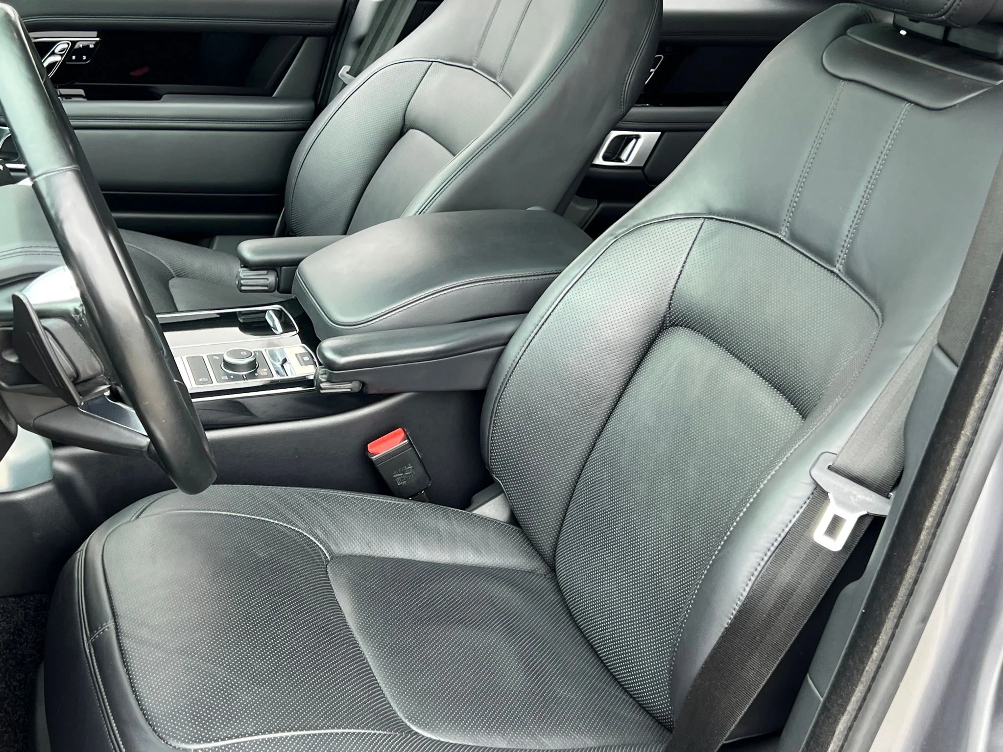 Used 2020 Gray Land Rover HSE image 25