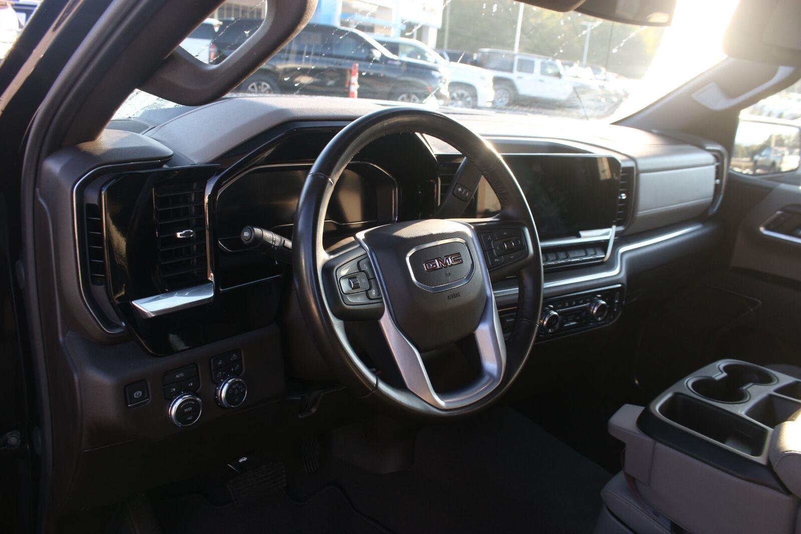 Used 2025 Onyx Black GMC SLT image 17
