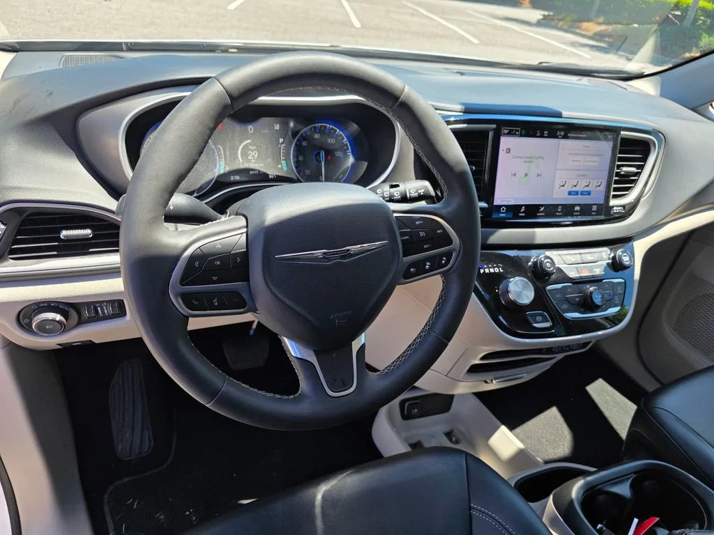 Used 2024  Chrysler Touring L image 14
