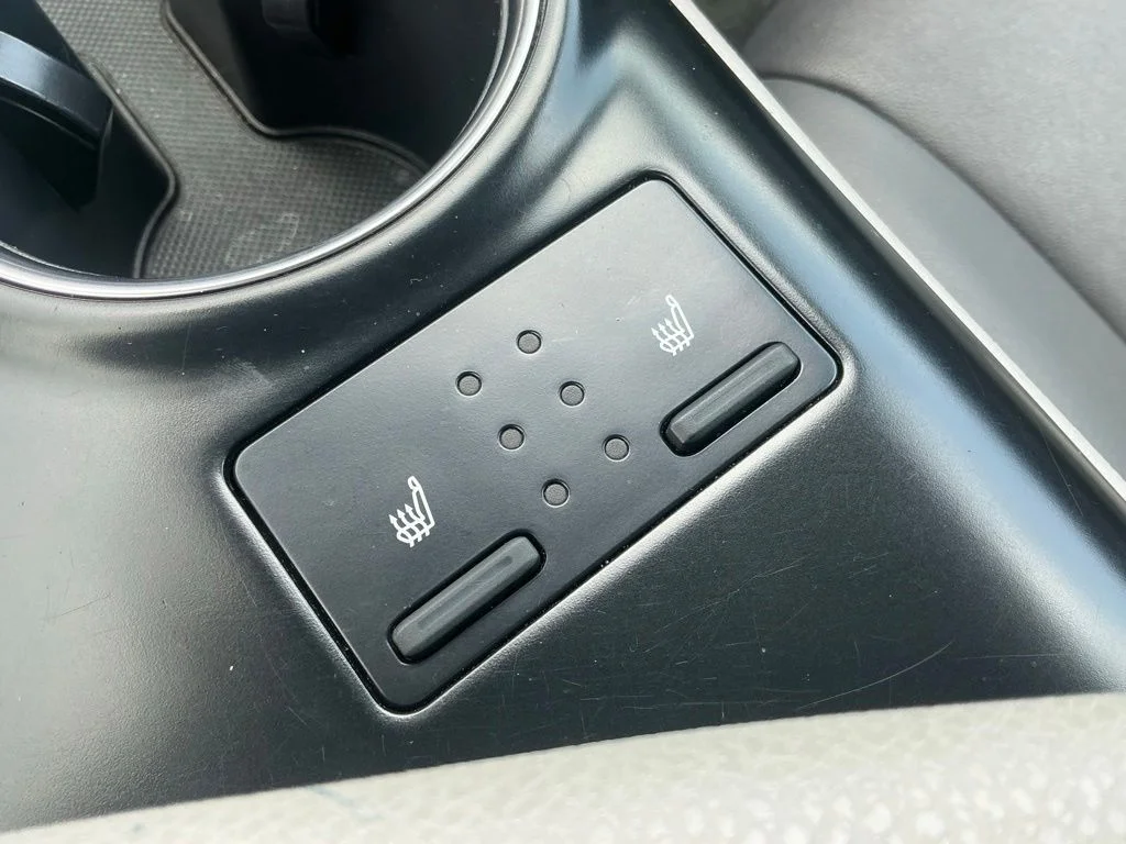 Used 2020 Beige Toyota XLE image 39