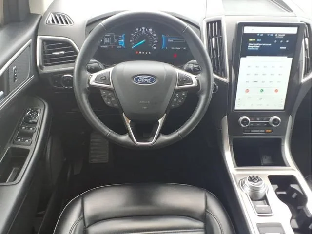 Used 2024  Ford SEL image 4