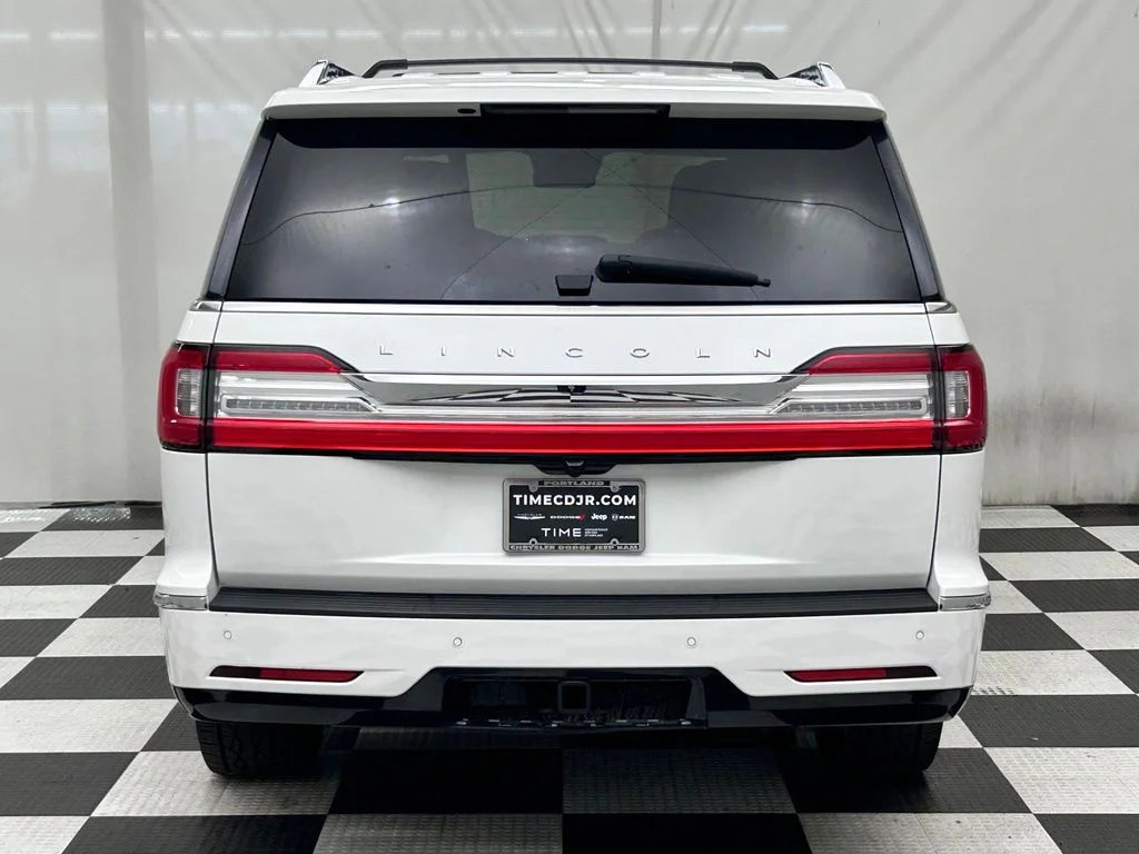 Used 2020 White Lincoln Reserve image 6