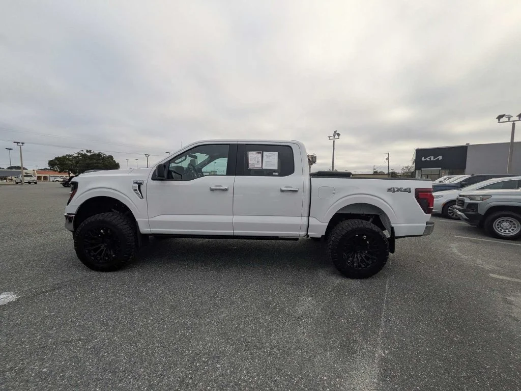 Certified Used 2025 Oxford White Ford XLT image 6