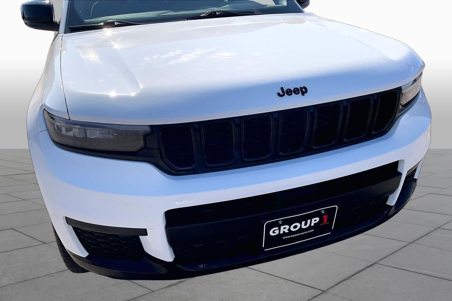 Used 2021 Bright White Clearcoat Jeep Altitude image 29