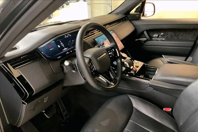 Used 2023 Black Land Rover First Edition image 22