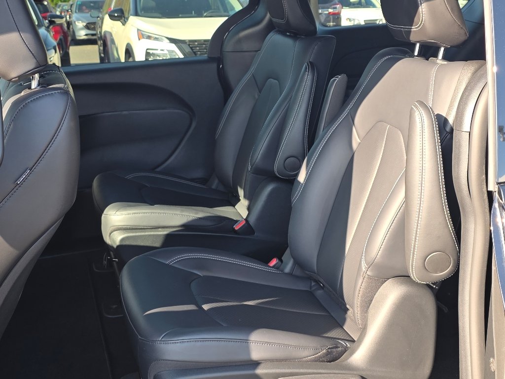 Certified Used 2024 Black Chrysler Select image 27