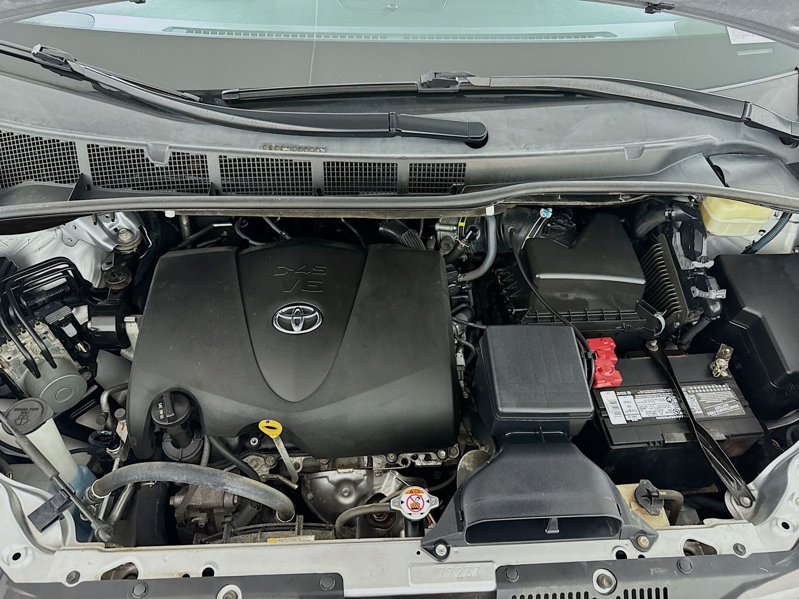 Used 2017 Silver Sky Metallic Toyota XLE Premium AWD image 10