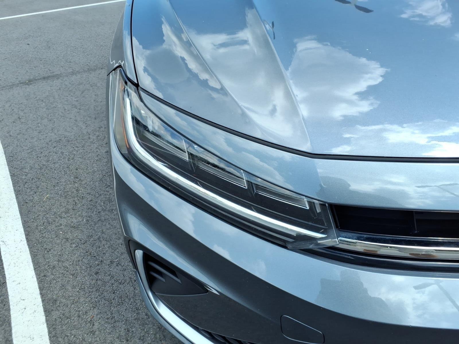 Used 2025  Volkswagen SE image 15