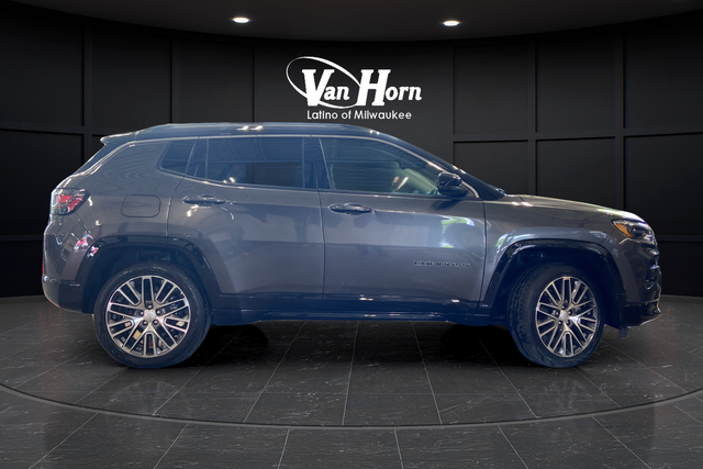 Used 2022 Granite Crystal Metallic Clearcoat Jeep Limited image 8