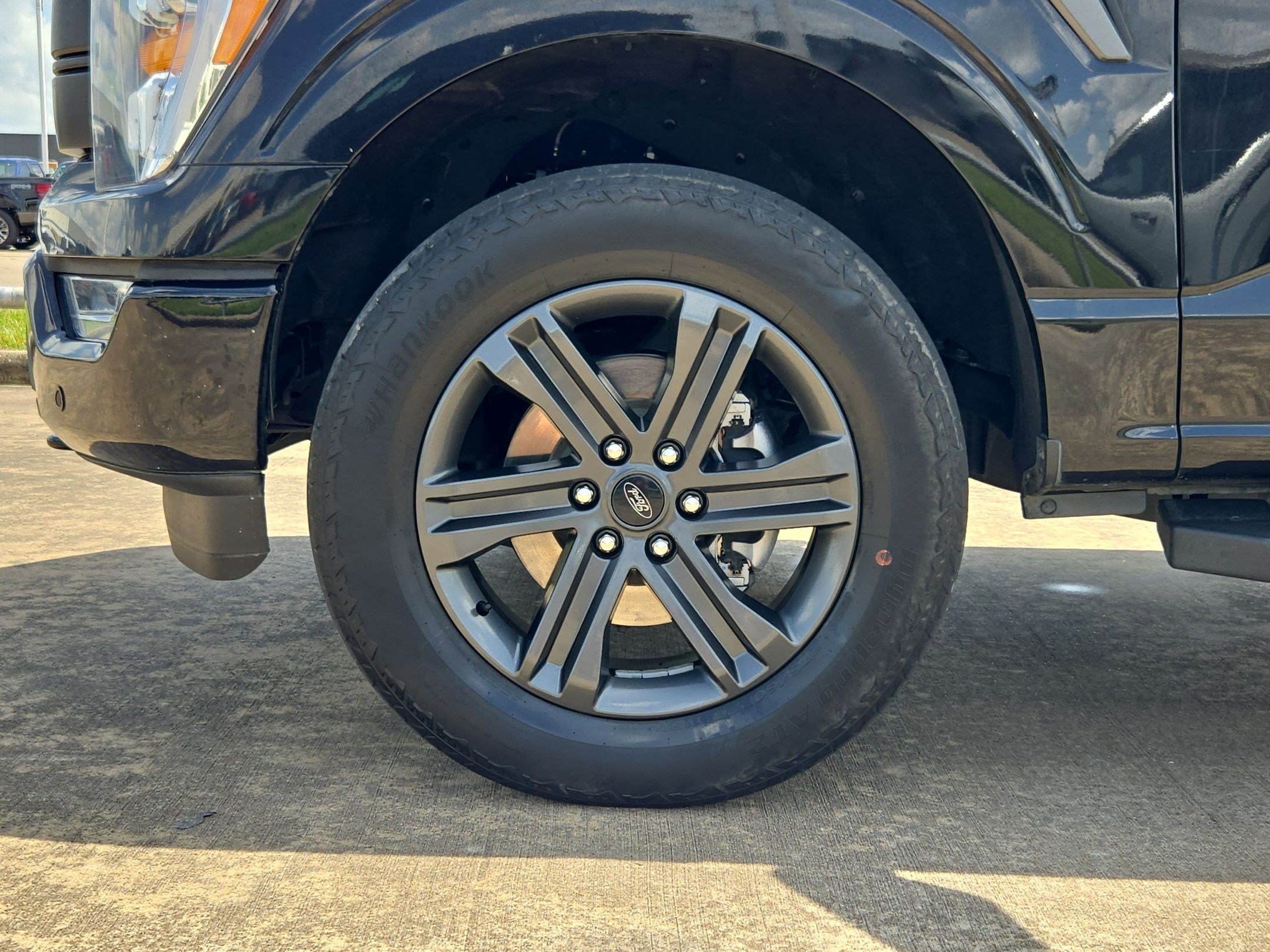 Used 2023 Agate Black Metallic Ford Lariat image 9