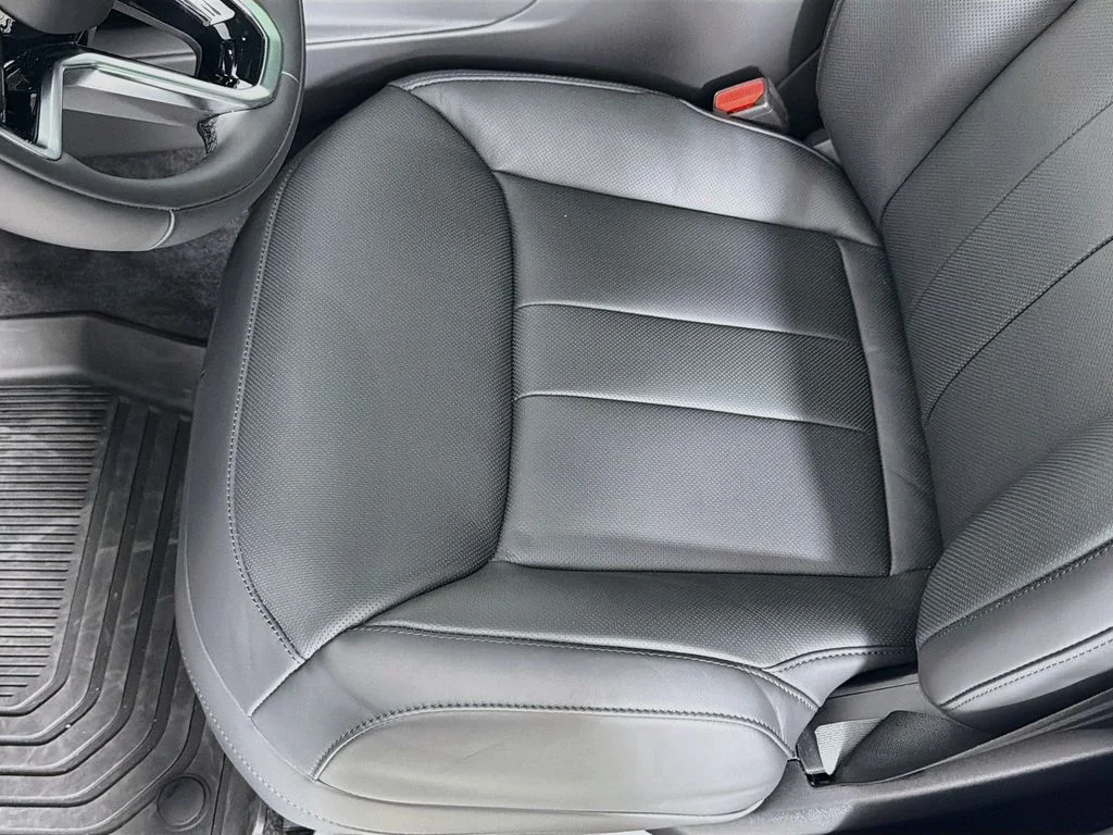 New 2026 Fuji White Land Rover SE image 20