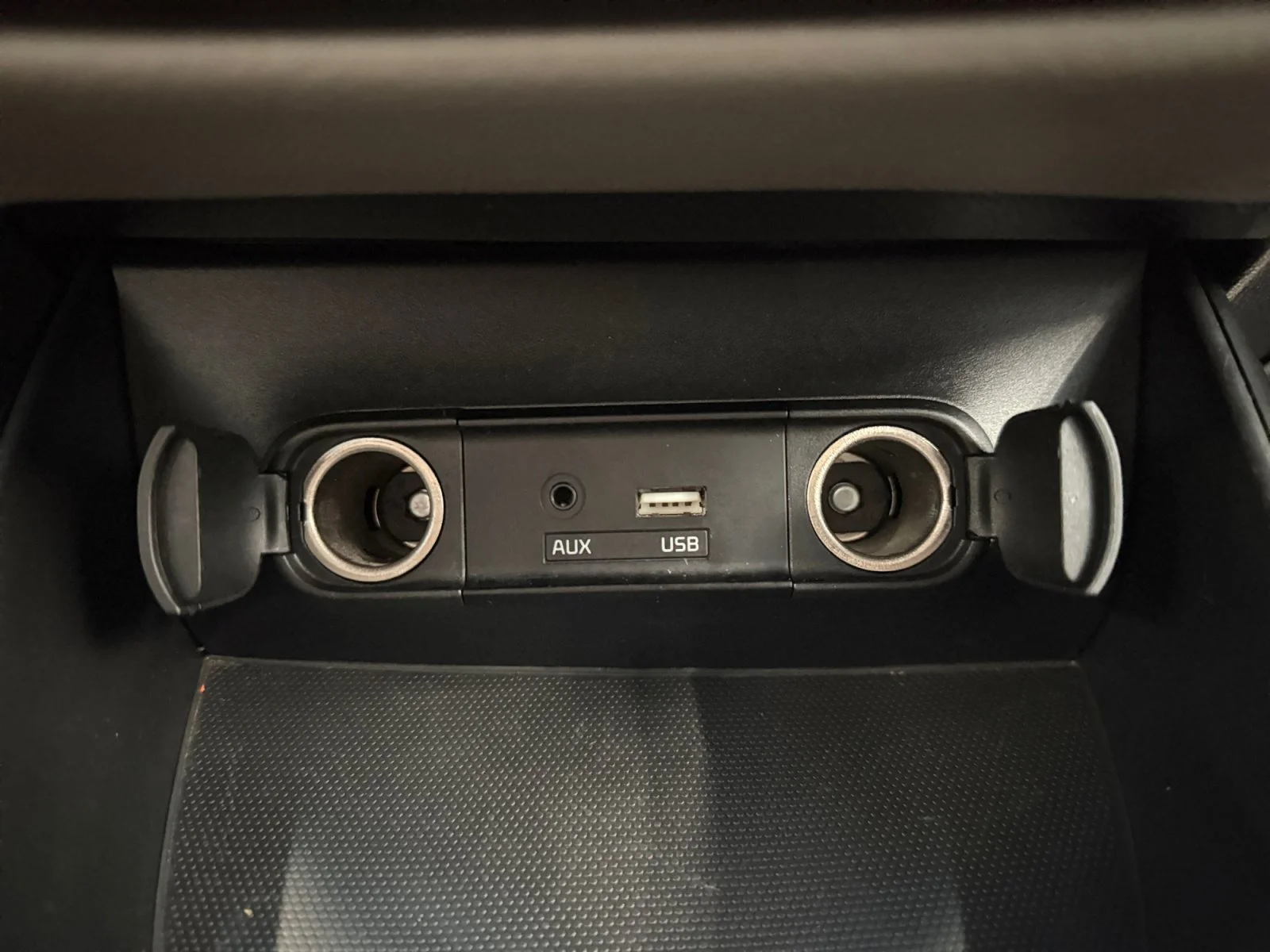 Used 2017 Clear White Kia  image 18