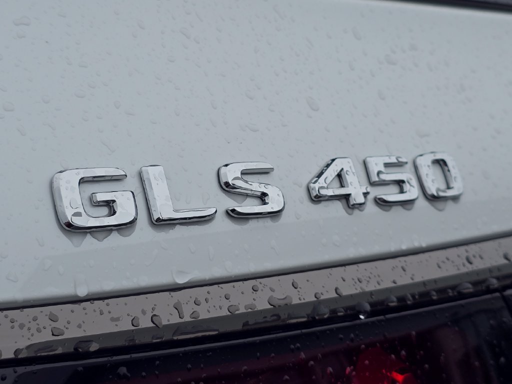 New 2027 MANUFAKTUR Moonlight White Metallic Mercedes-Benz GLS 450 image 18