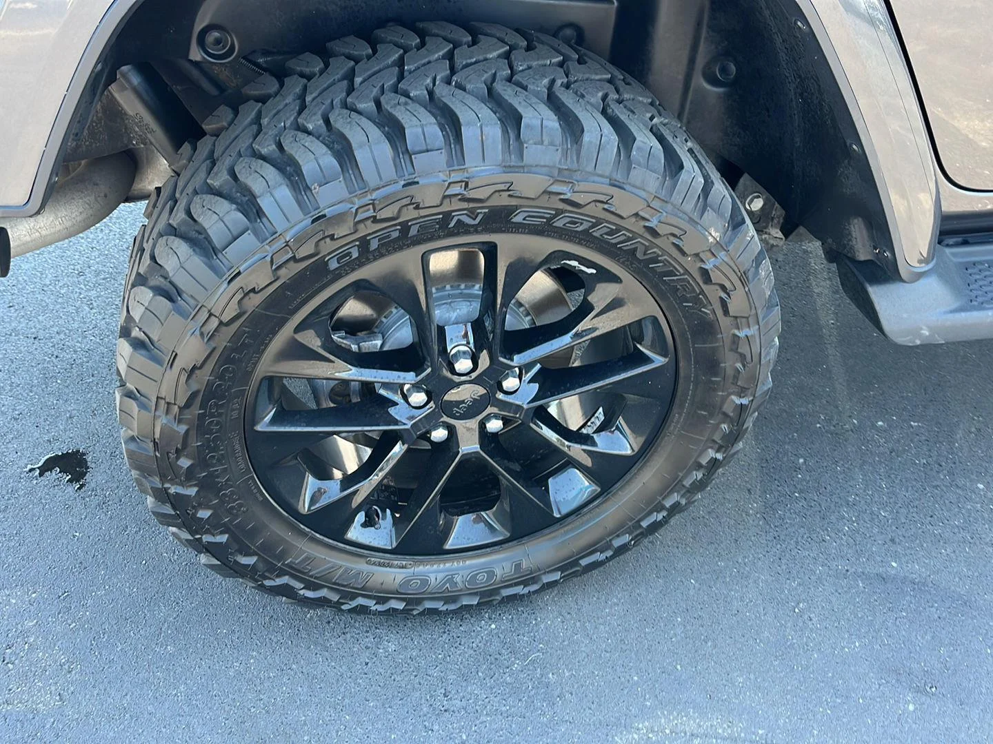 Used 2021 Sting-Gray Clearcoat Jeep Unlimited Sahara High Altitude image 29