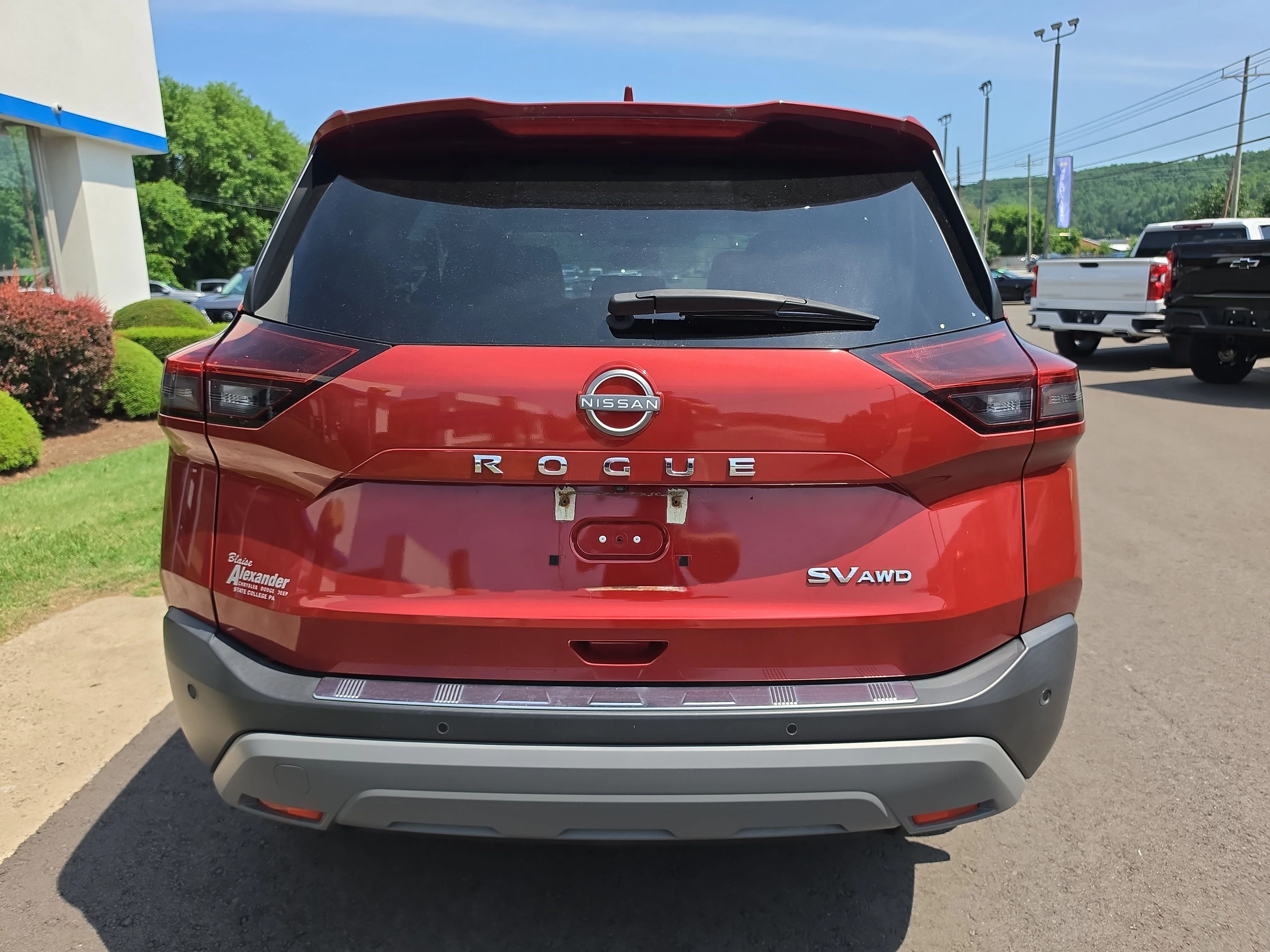 Used 2023 Scarlet Ember Tintcoat Nissan SV image 4