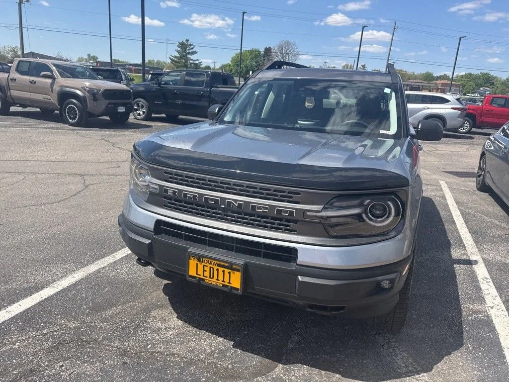 Used 2021 Silver Ford Badlands image 2