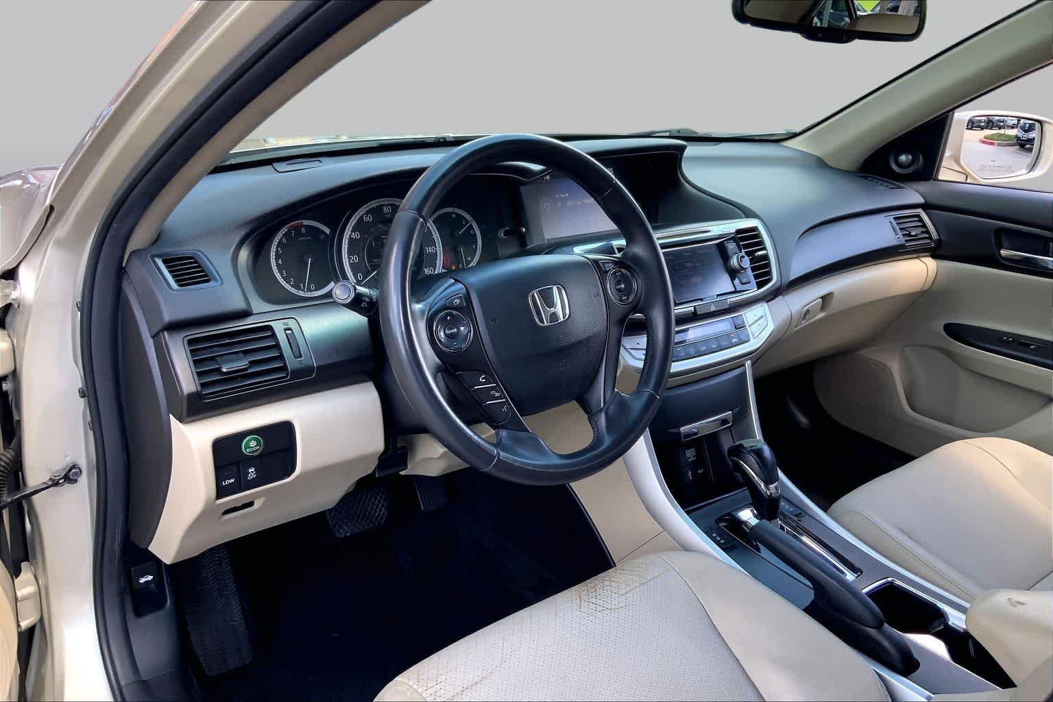 Used 2014 Champagne Frost Pearl Honda EX-L image 18