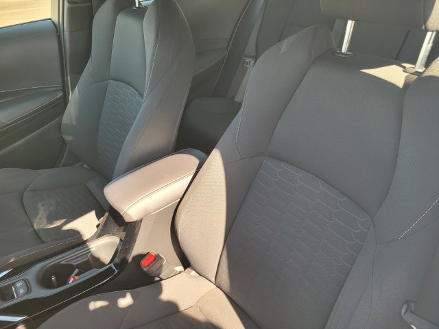 Used 2022 White Toyota SE Nightshade Edition image 13