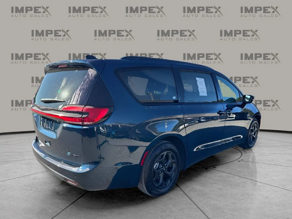 Used 2025 Blue Chrysler Select Premium S Appearance image 6