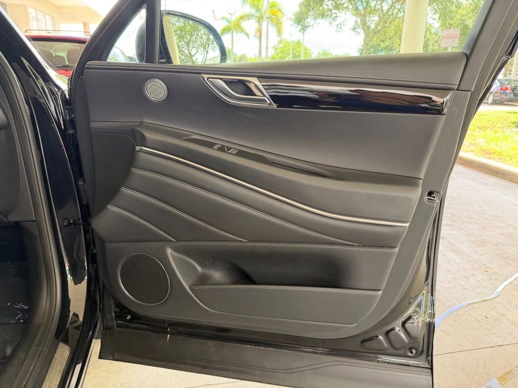 Used 2025 Black Genesis 2.5T image 26