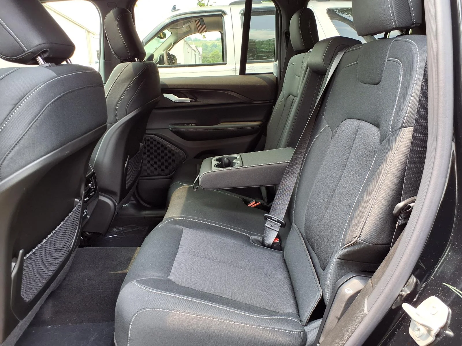 New 2026 Diamond Black Crystal Pearlcoat Jeep Laredo X image 5