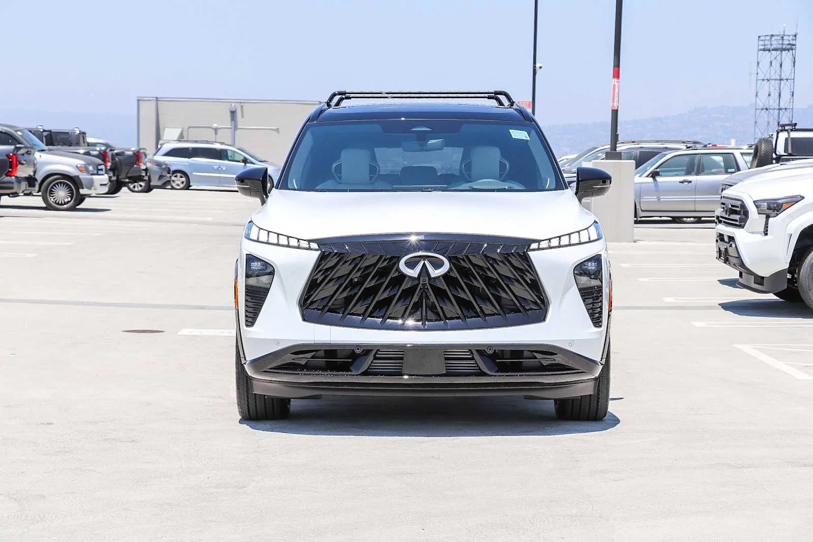 New 2027 2T RAD WHT INFINITI Autograph AWD image 2