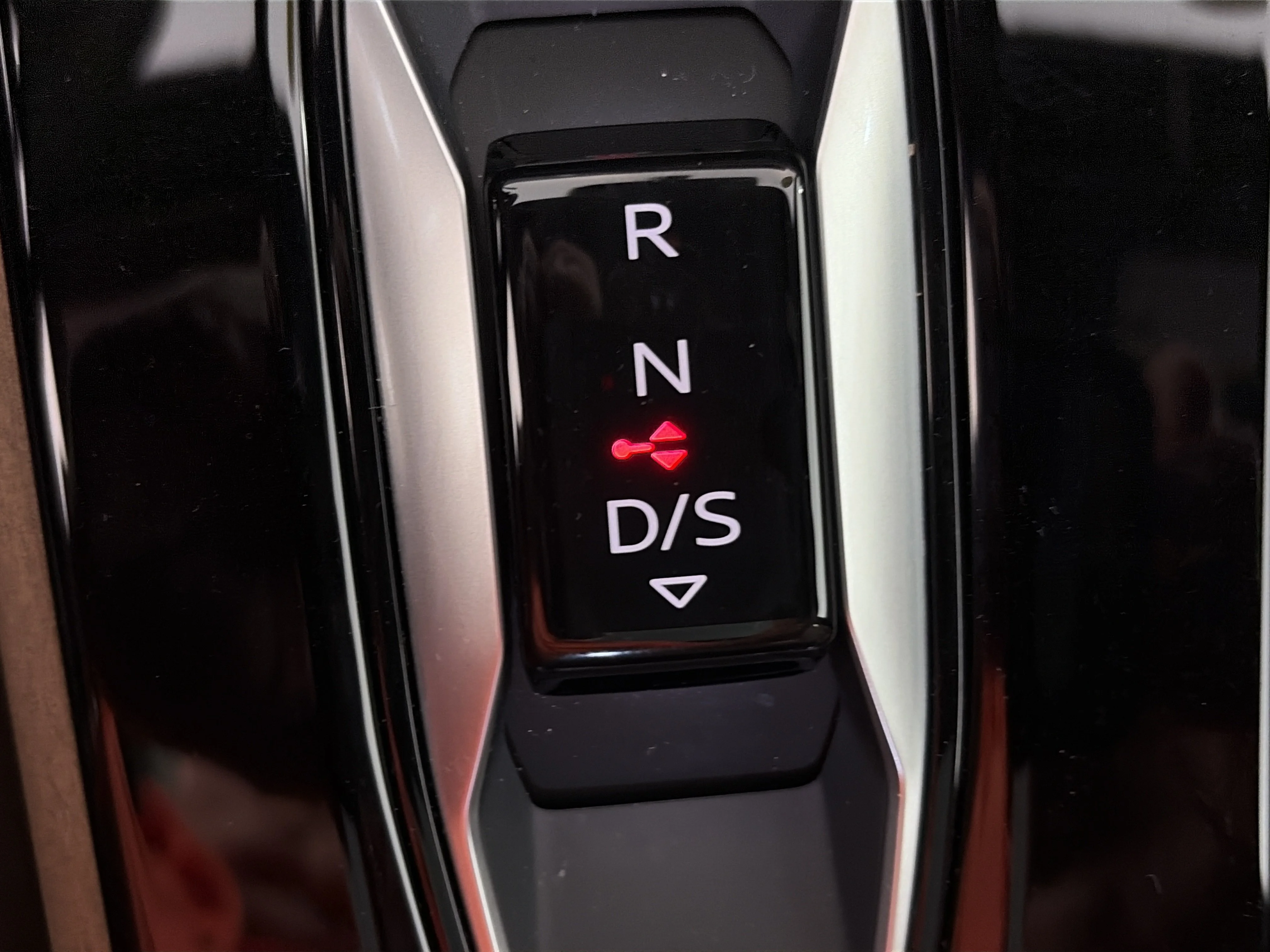 Used 2025 Glacier White Metallic Audi Premium Plus image 30