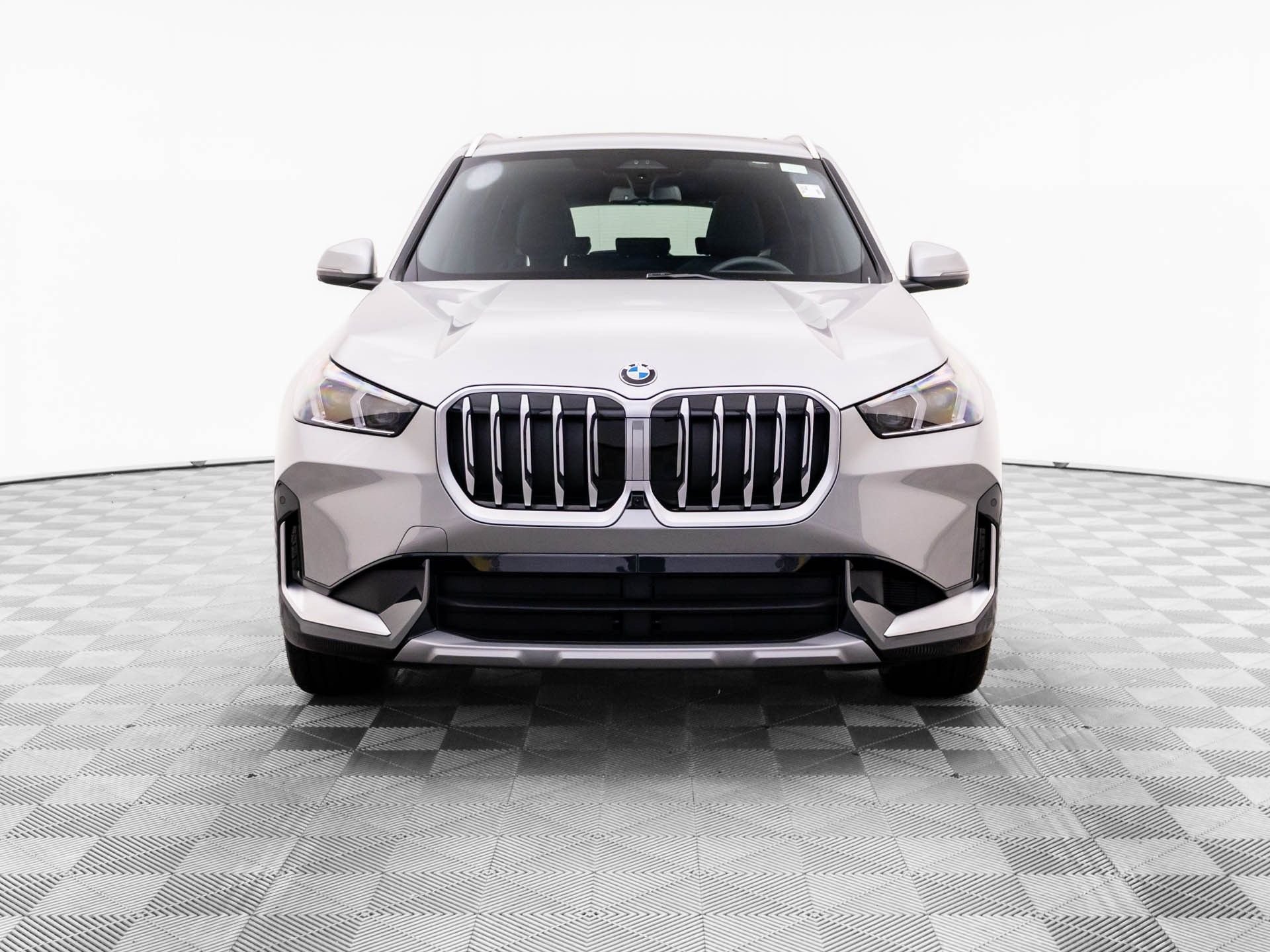 New 2026 Space Silver Metallic BMW xDrive28i image 10