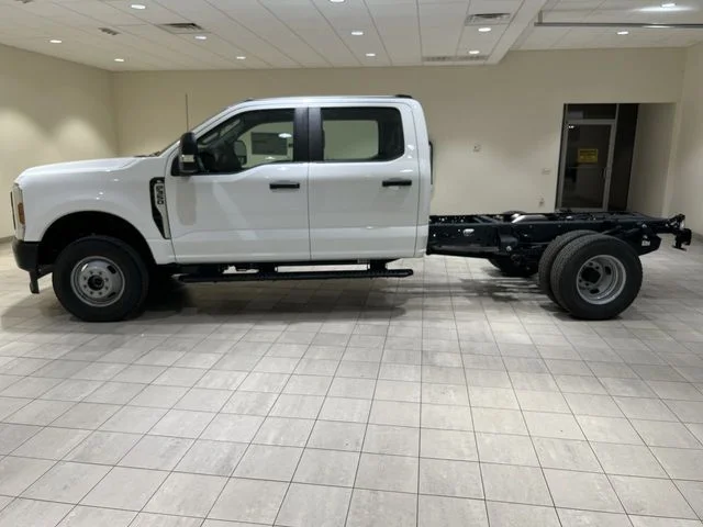 New 2026 Oxford White Ford F-350® XL image 2