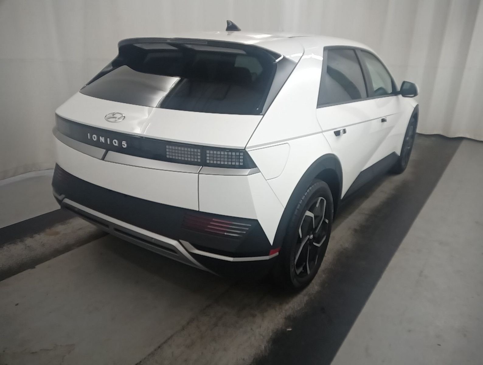Used 2024 White Hyundai SEL image 3