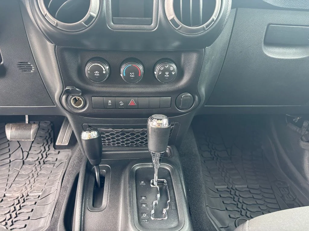 Used 2018 Black Jeep Unlimited Sport image 12
