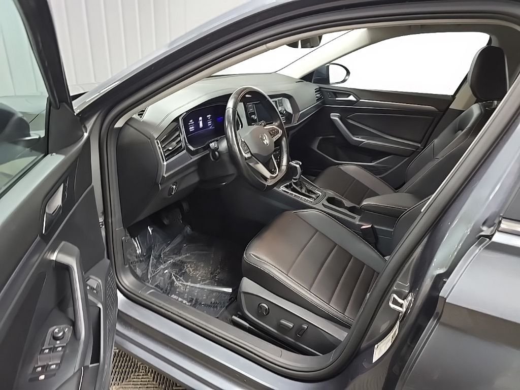 Used 2023 Gray Volkswagen 1.5T SE image 27